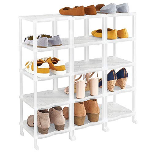 mDesign Schuhregal – große Schuhablage mit 15 Ablagen für Sandalen, Stiefeletten und Stiefel – Schuhaufbewahrung aus Kunststoff für Flur und Schrank – weiß
